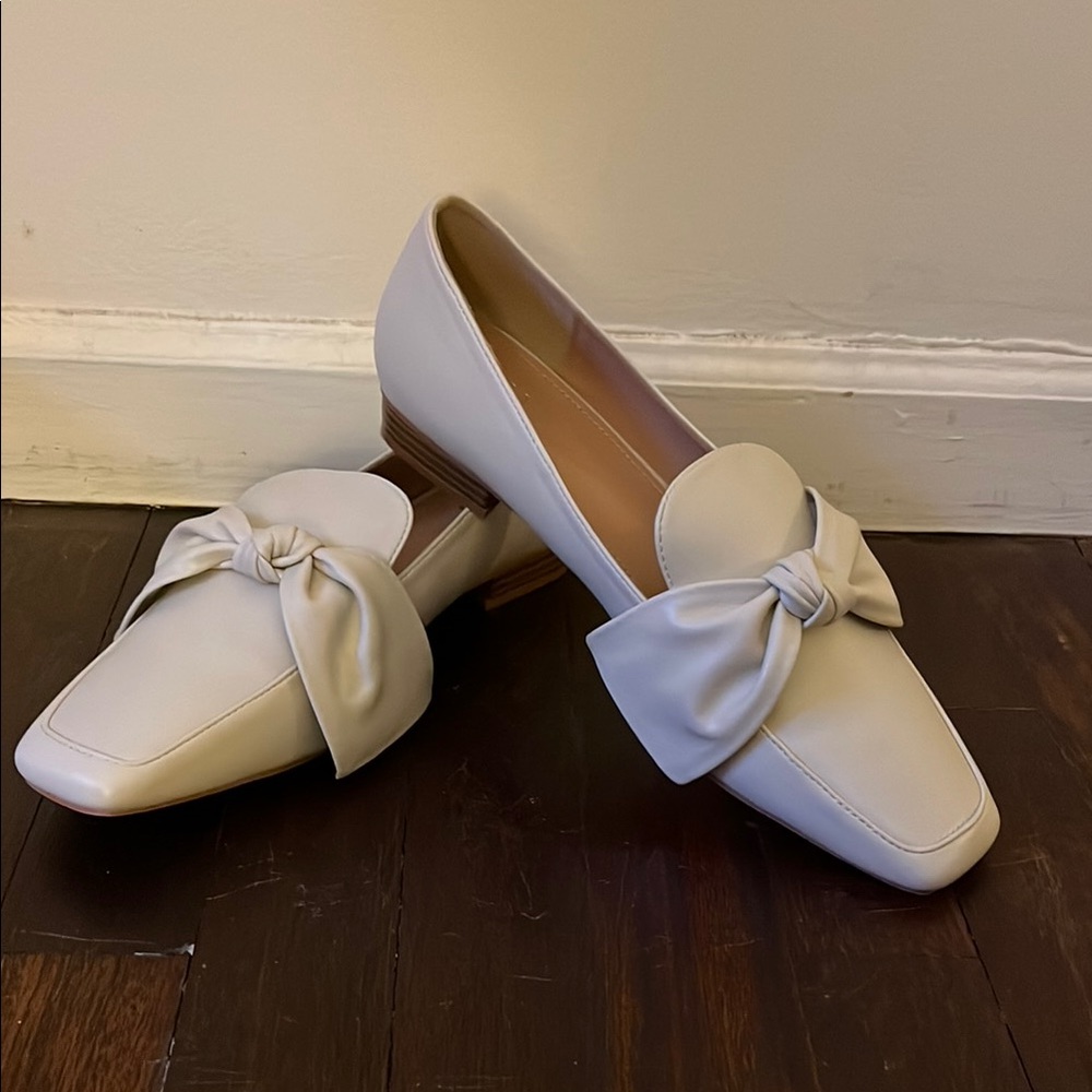 Elegant Cream Loafers with Bow Detail